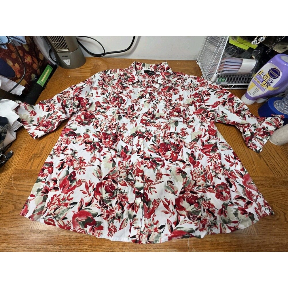 Erika Canvas White With Red Floral Plus Size 2X